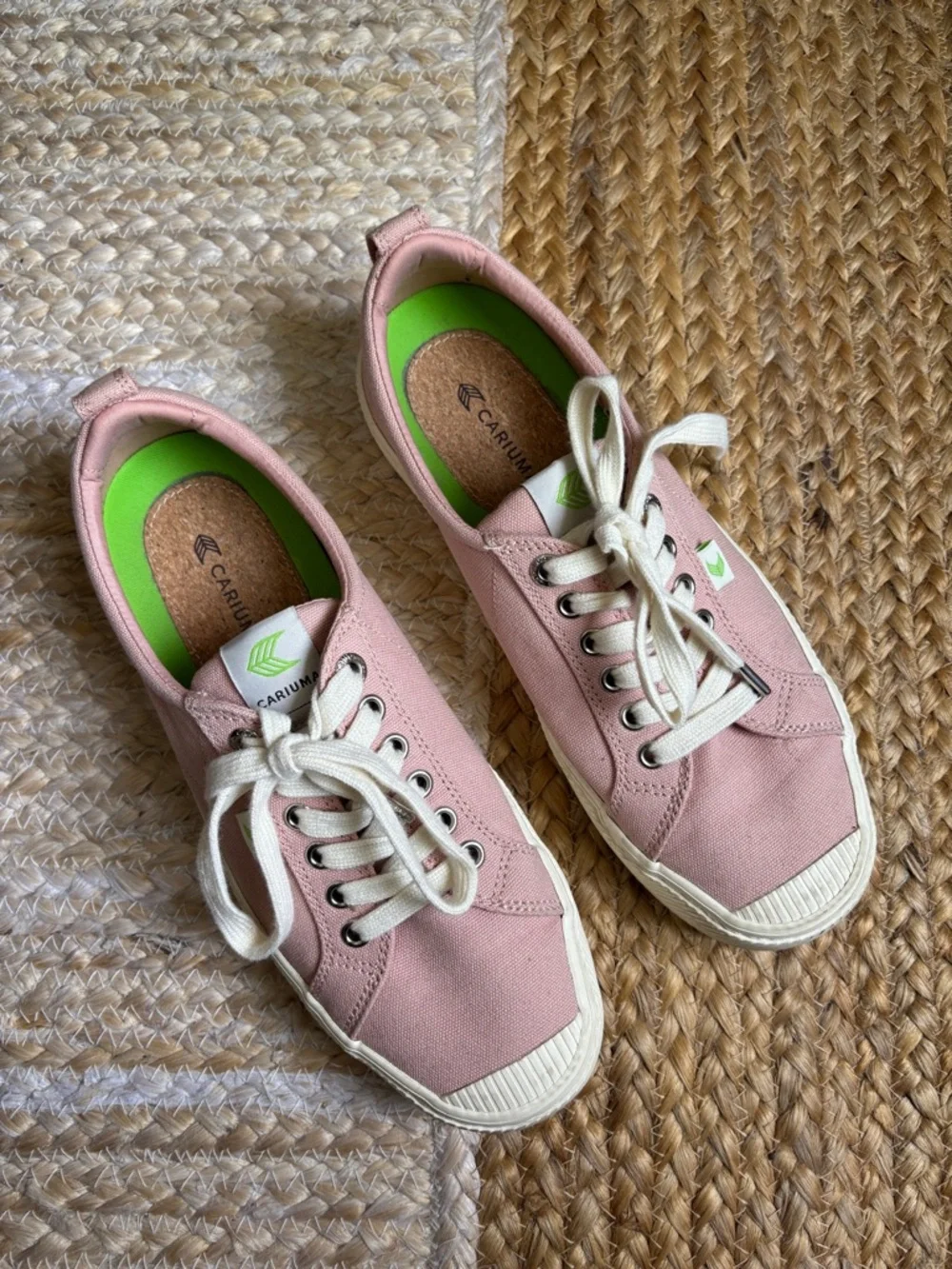 Cariuma rose pink canvas sneakers size women’s 10